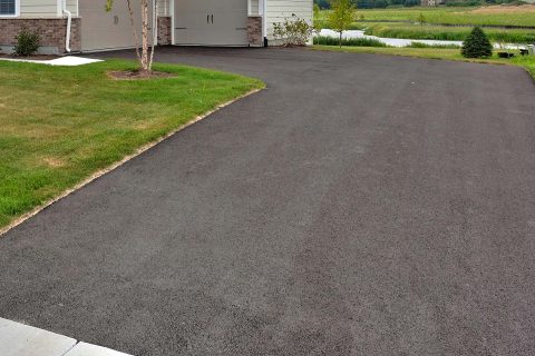 <b>Blacktop Driveways</b><br>Long Island